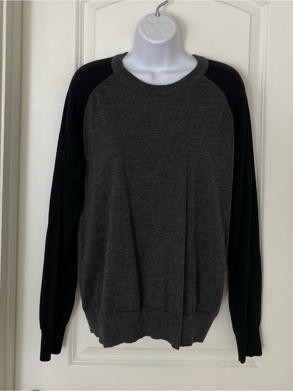 Theory two-tone colorblock raglan crewneck sweater wool blend neutral classic L